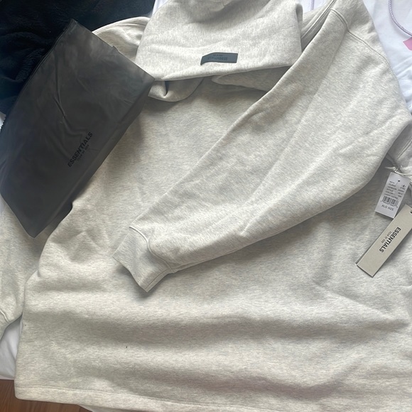relaxed essentials light oatmeal hoodiesize:XLG (runs big)